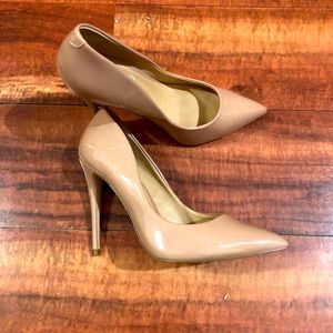 Steve Madden Beige Pumps